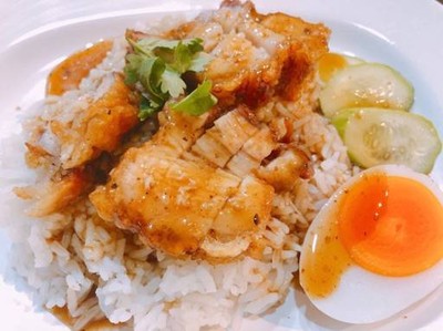 กิมหมูกรอบ (Kim Crispy Pork) กิมหมูกรอบ (Kim Crispy Pork)