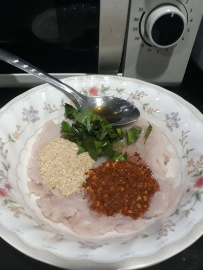 วิธีทำ ไก่บดแซ่บซี้ด วิธีทำ ไก่บดแซ่บซี้ด