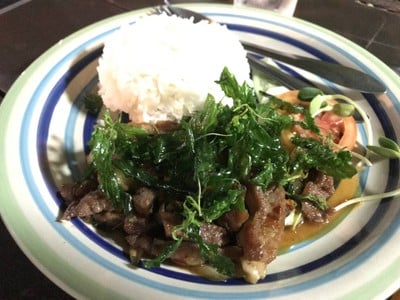 ข้าวสเต็กหมูกระเพรากรอบ