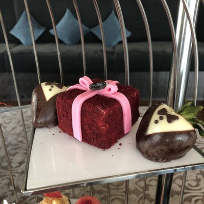 Red Velvet + Straberries Dip