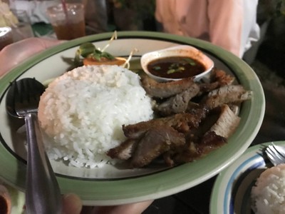 ข้าวสเต็กสันคอหมูย่างจิ้มแจ่ว