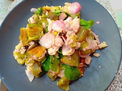 วิธีทำ ยำมะเขือยาวหมูสับ