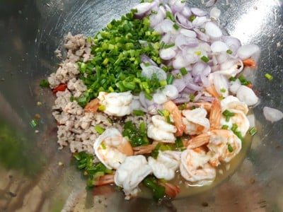 วิธีทำ ยำผักหวานกรอบกุ้งสด