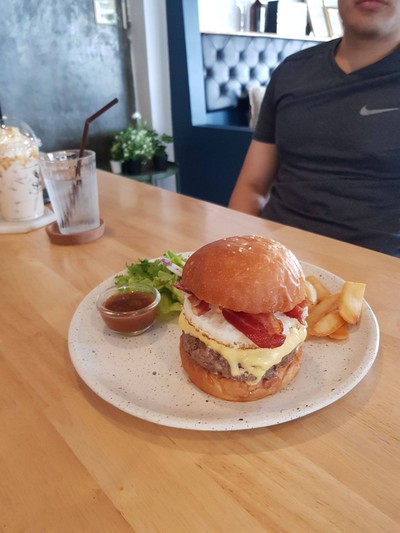 เบอร์เกอร์เนื้อแองกัส