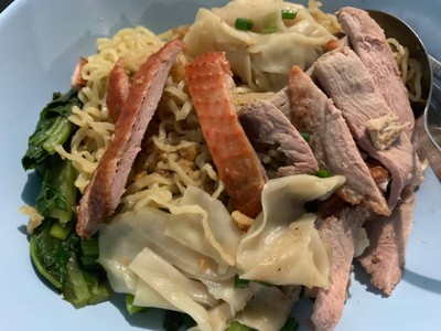 บะหมี่แห้งเกี๊ยวเป็ด