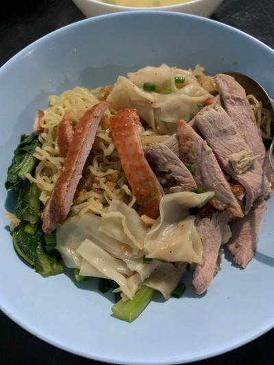 บะหมี่แห้งเกี๊ยวเป็ด