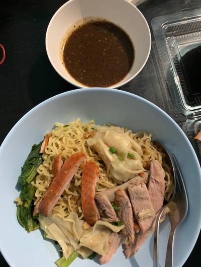 บะหมี่แห้งเกี๊ยวเป็ด
