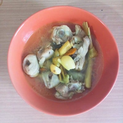 ไก่ต้มขมิ้น
