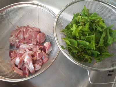 วิธีทำ กระเพราเครื่องในไก่