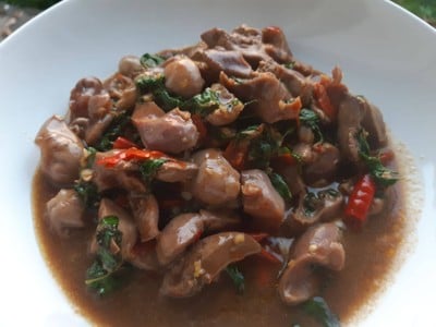 วิธีทำ กระเพราเครื่องในไก่