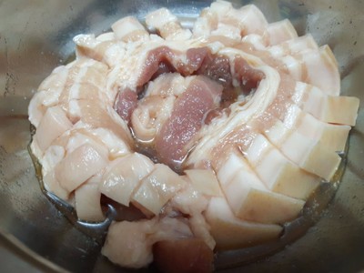 วิธีทำ หมูสามชั้นทอดน้ำปลา