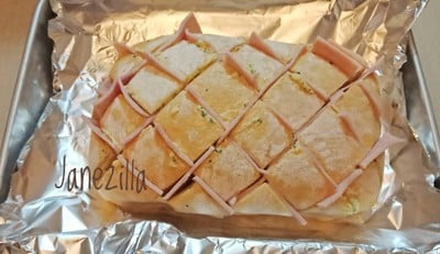 วิธีทำ Ciabatta: ขนมปังกระเทียมแฮมชีส Easy Ham&Cheese Pull Apart Garlic Bread วิธีทำ Ciabatta: ขนมปังกระเทียมแฮมชีส Easy Ham&Cheese Pull Apart Garlic Bread