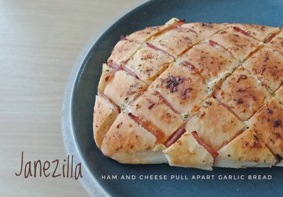 วิธีทำ Ciabatta: ขนมปังกระเทียมแฮมชีส Easy Ham&Cheese Pull Apart Garlic Bread วิธีทำ Ciabatta: ขนมปังกระเทียมแฮมชีส Easy Ham&Cheese Pull Apart Garlic Bread