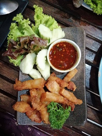 หมูสามชั้นทอดน้ำปลา