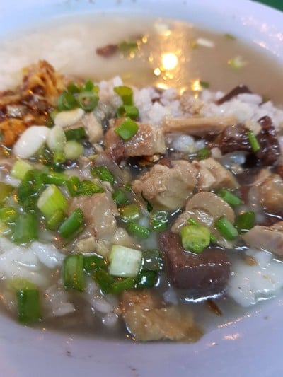 ข้าวต้มเป็ด Street Food เป็นรถเข็นแบบบ้านๆ