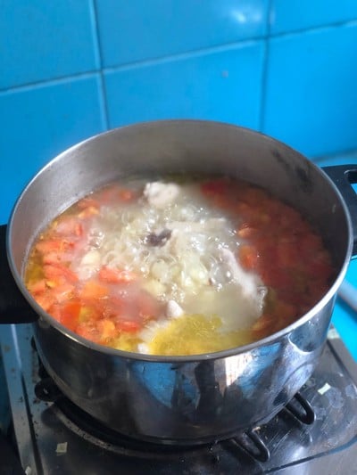 วิธีทำ Potatoes Soup With Chicken ซุปมันฝรั่งน่องไก่เข้มข้น วิธีทำ Potatoes Soup With Chicken ซุปมันฝรั่งน่องไก่เข้มข้น