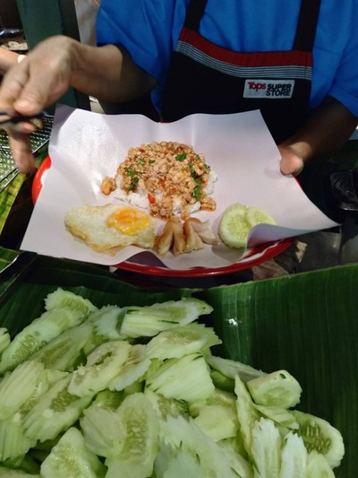 หมูสับกะเพรายักษ์