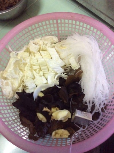 วิธีทำ เห็ดหูหนูผัดวุ้นเส้น วิธีทำ เห็ดหูหนูผัดวุ้นเส้น