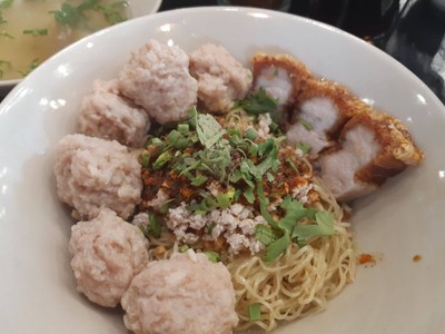 หมูตั่วเฮีย โครงการสวนหลวงสแควร์
