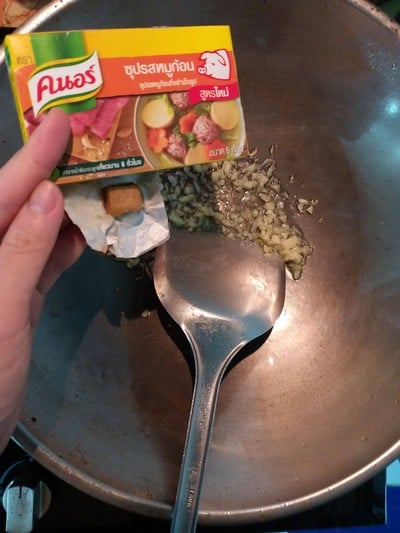 วิธีทำ ผัดดอกกะหล่ำเห็ดขี้เมา