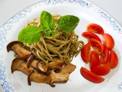 สปาเก็ตตี้ เพสโต้ซอส เห็ดย่าง (มังฯ)