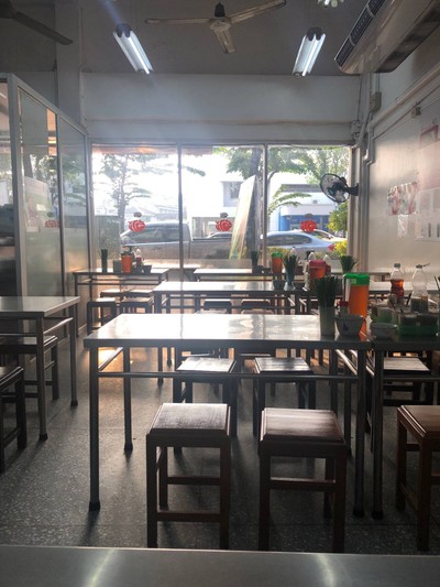 บรรยากาศ ธานี ข้าวหมูแดง - หมูกรอบ อารีย์