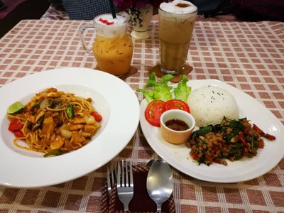 อาหาร หรือ เครื่องดื่ม