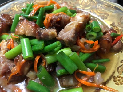 ดอกหอมผัดหมู