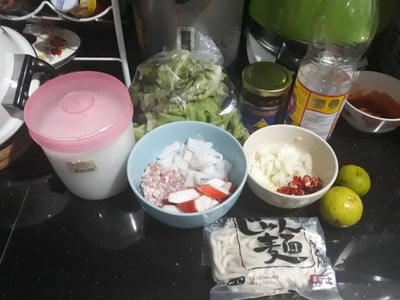 วิธีทำ ยำอูด้งรวมมิตร วิธีทำ ยำอูด้งรวมมิตร