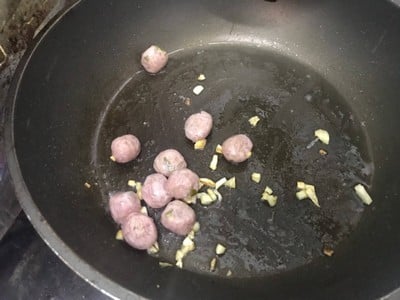 วิธีทำ ข้าวผัดแหนมตุ้มจิ๋ว ไข่ดาว วิธีทำ ข้าวผัดแหนมตุ้มจิ๋ว ไข่ดาว