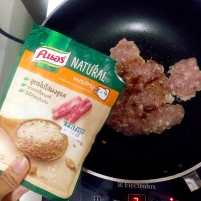 วิธีทำ หมูสับกระเทียม แบบรวบตึง