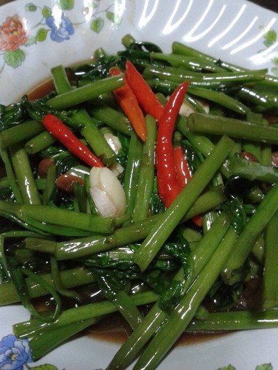 ผัดผักบุ้งบ้านๆ