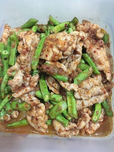 ผัดพริกแกงหมูหมัก