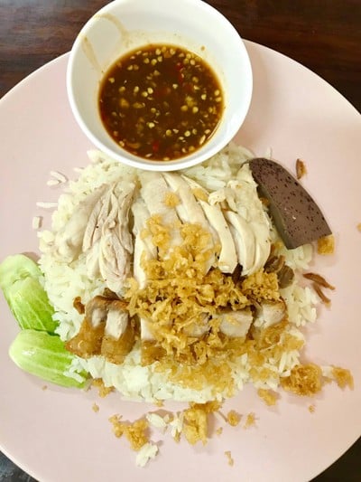 ข้าวมันไก่+หมูกรอบ 40-