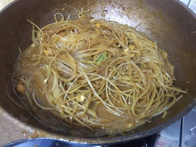 วิธีทำ ก๋วยเตี๋ยวผัดไข่เค็มกุ้งแห้งทอด วิธีทำ ก๋วยเตี๋ยวผัดไข่เค็มกุ้งแห้งทอด