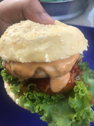 เบอร์เกอร์ หมู  45บาท
เบอร์เกอร์ ไก่.  45 บาท
เพิ่ม ชีส. 10 บาท
เพิ่ม ไข่ดาว 