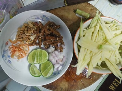 วิธีทำ ยำมะม่วงปลากรอบ วิธีทำ ยำมะม่วงปลากรอบ