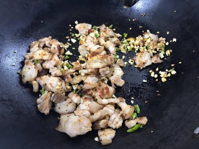 วิธีทำ คีโต - หมูสามชั้นผัดพริกกระเทียม