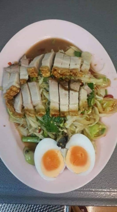 แดงเป็ดย่าง (เย็นตาโฟคุณยายฉลวย) นครราชสีมา