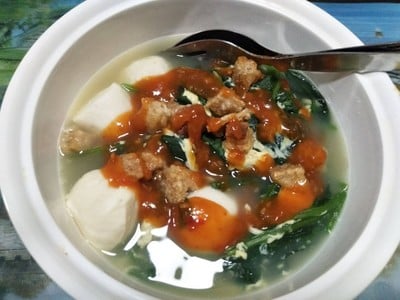 วิธีทำ ต้มจืดปวยเล้งลูกชิ้นปลาใส่ไข่