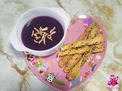 ซุปมันม่วงกับขนมปังสาหร่ายอบชีส