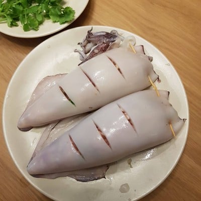 วิธีทำ ปลาหมึกยัดไส้ทอดกระเทียมพริกไทย วิธีทำ ปลาหมึกยัดไส้ทอดกระเทียมพริกไทย