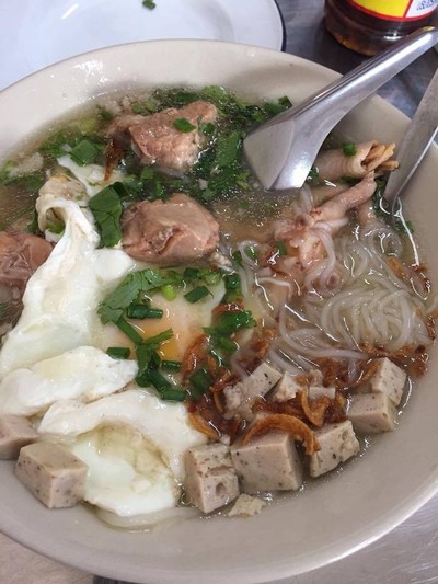 ก๋วยจั๊บญวน ตีนไก่ น่องไก่