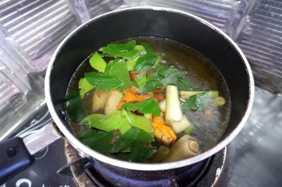 วิธีทำ ไก่บ้านต้มขมิ้น วิธีทำ ไก่บ้านต้มขมิ้น