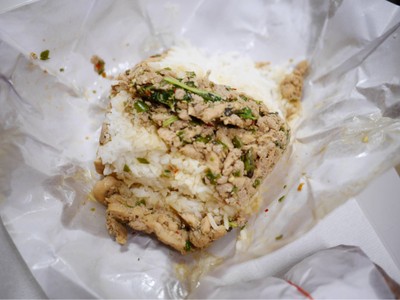 กะเพราราดข้าว