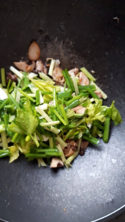 วิธีทำ ผัดต้นหอมและคื่นช่าย