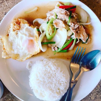 ข้าวผัดพริกอ่อนหมู