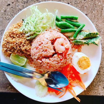 ข้าวผัดน้ำพริกลงเรือกุ้ง
