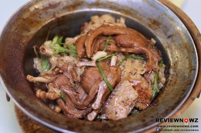 ขาห่านอบบะหมี่