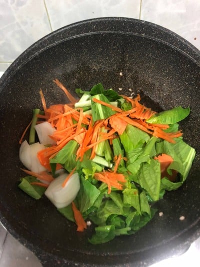 วิธีทำ ผัดบะหมี่ใครกินก็หลง ร้ากกกก วิธีทำ ผัดบะหมี่ใครกินก็หลง ร้ากกกก